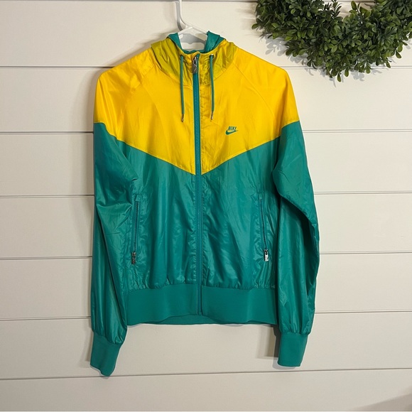 Nike Windrunner Women's Jacket - Picture 1 of 9